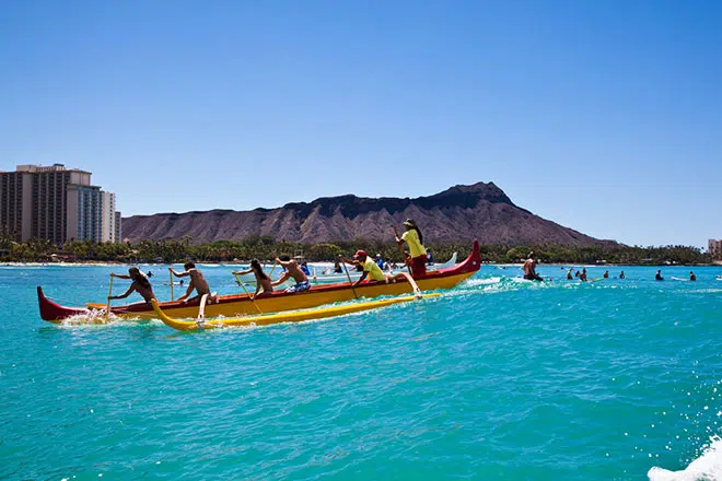 waikiki-beach-kanu